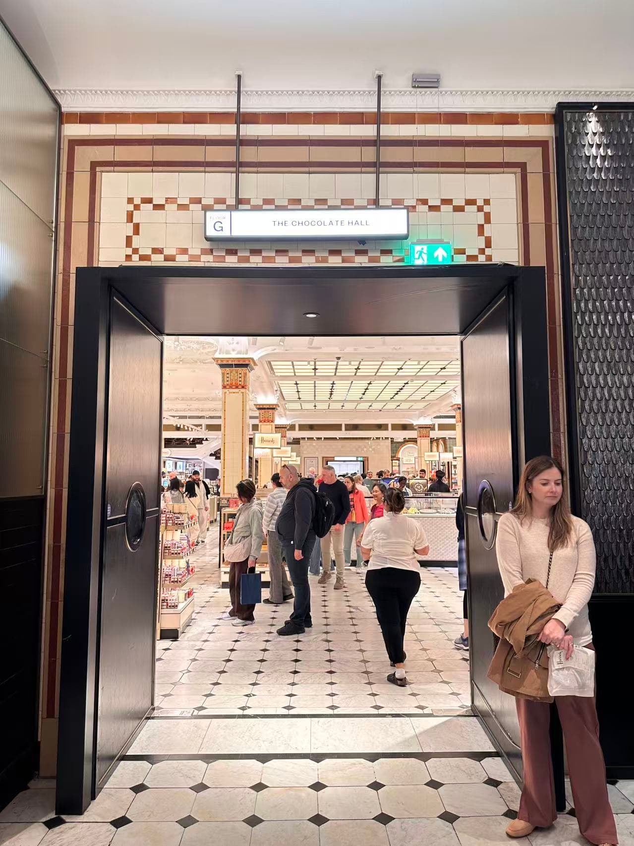 不同 hall 的装饰与氛围